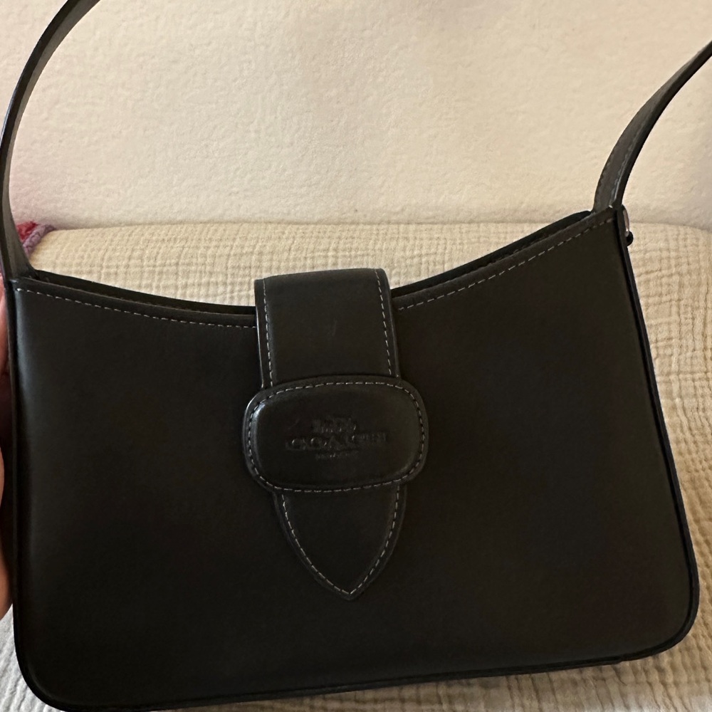 Coach Eliza Black Leather Shoulder Bag with Contrast Stitching